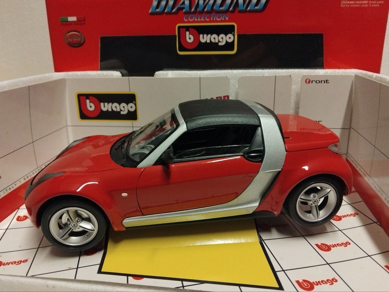 Smart Roadster Coupe For Two rood of geel Bburago 1:18 KRD, Ophalen of Verzenden, Zo goed als nieuw, Auto, Overige merken