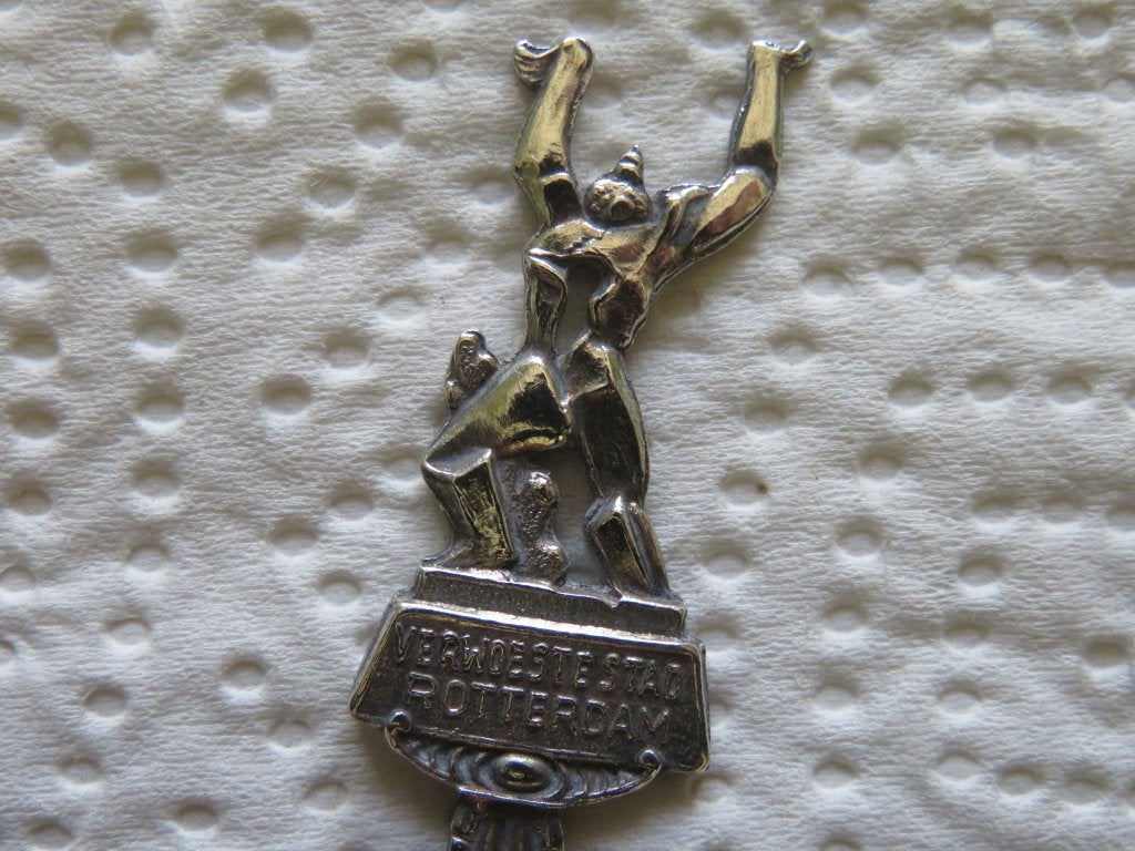 Verz. Lepeltje Beeld De Verwoeste Stad (Zadkine) Rotterdam, Verzamelen, Overige materialen, Verzenden, Verzilverd, Nieuw