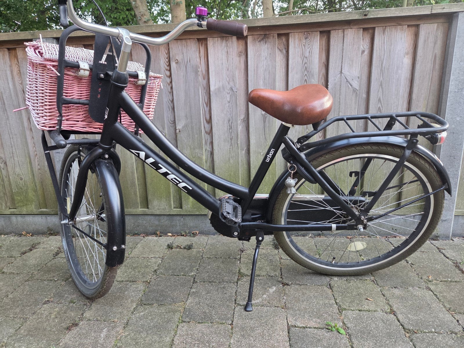 Altec Urban meisjesfiets - Zwart met mandje, 20 inch of meer, Gebruikt, Velgrem, Ophalen