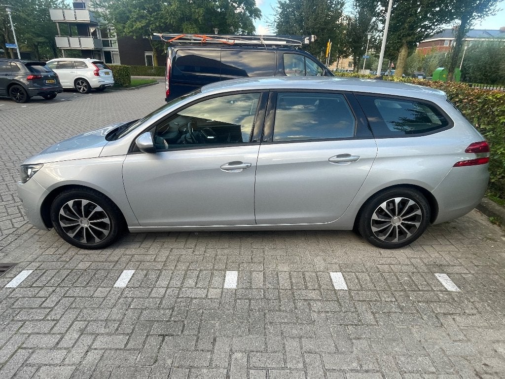 Foto 6 van Peugeot 308 1.2 E-thp 130pk 2015 Grijs