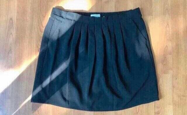 Zwarte korte plooirok, Kleding | Dames, Rokken, Zwart, Maat 42/44 (L), Ophalen of Verzenden, Zo goed als nieuw
