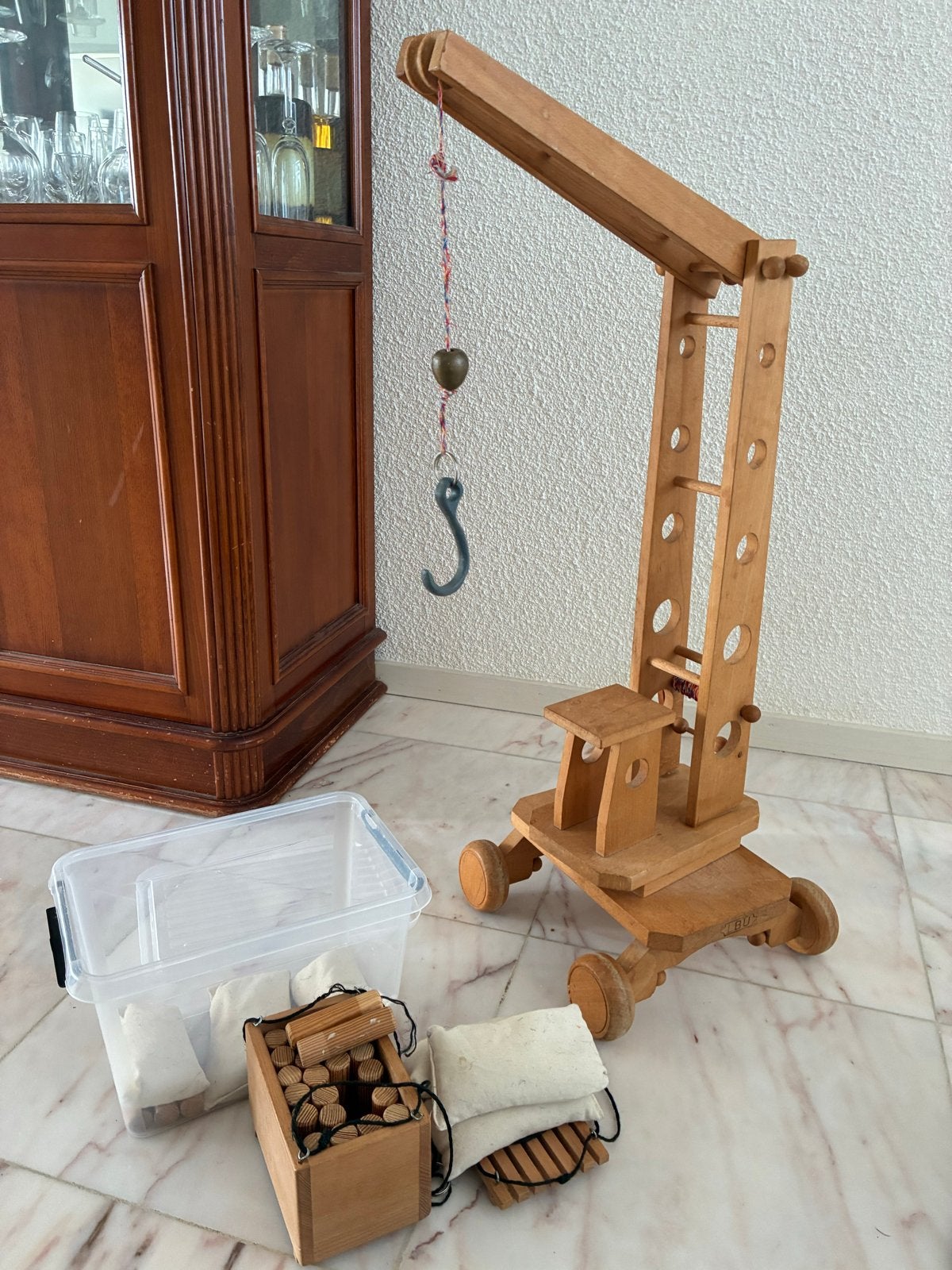 Houten speelgoedkraan met accessoires, Ophalen of Verzenden, Gebruikt, Jongen of Meisje