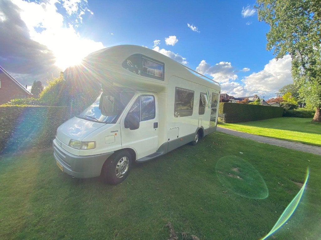 Te koop prachtige 6 pers Camper KnausTraveller met XL garage, Caravans en Kamperen, Campers, Alkoof, Ringverwarming, Fiat, Gaslek-detector