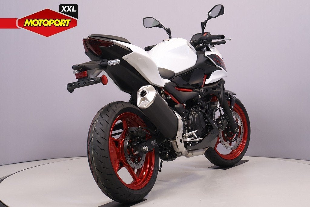 Kawasaki Z500 SE, Motoren, Bedrijf, Naked bike