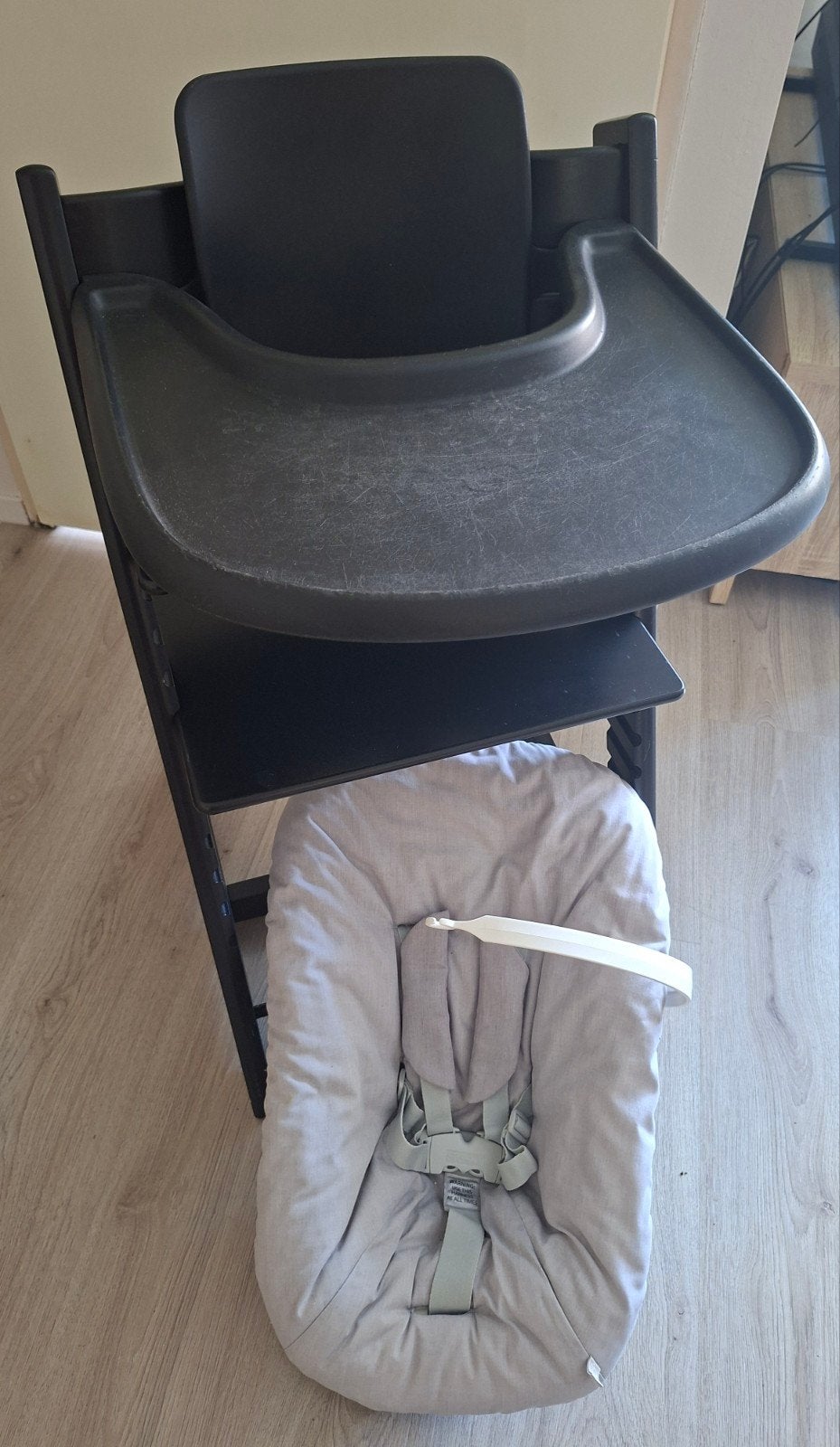 complete stokke tripp trapp kinderstoel | zwart, Ophalen, Zo goed als nieuw, Meegroeistoel, Afneembaar eetblad