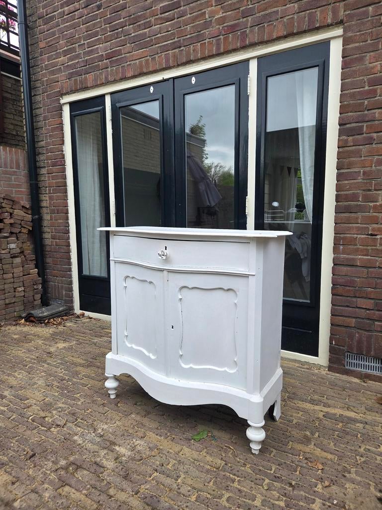 Mooi oud wit kastje/commode, gerestaureerd, Ophalen of Verzenden