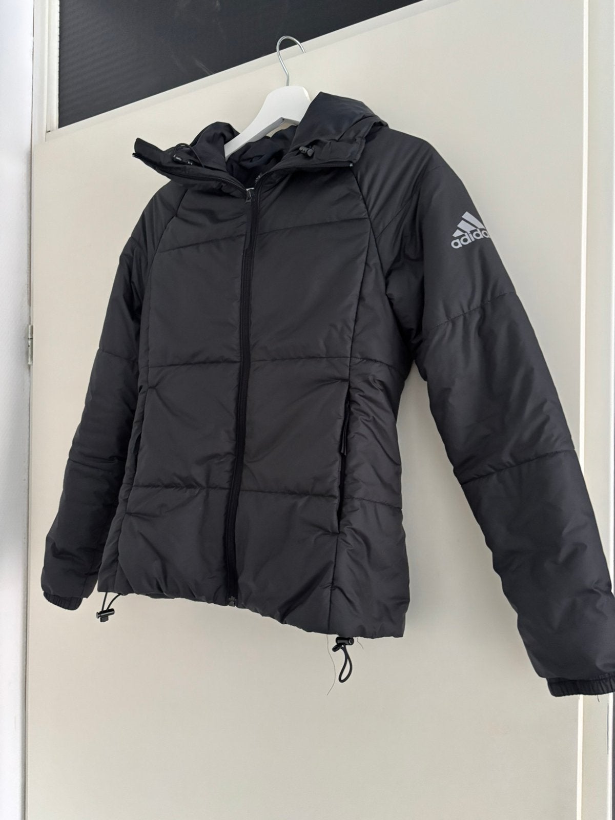 Adidas tussenjas maat XS zwart, Zwart, Overige typen, Ophalen of Verzenden, Zo goed als nieuw