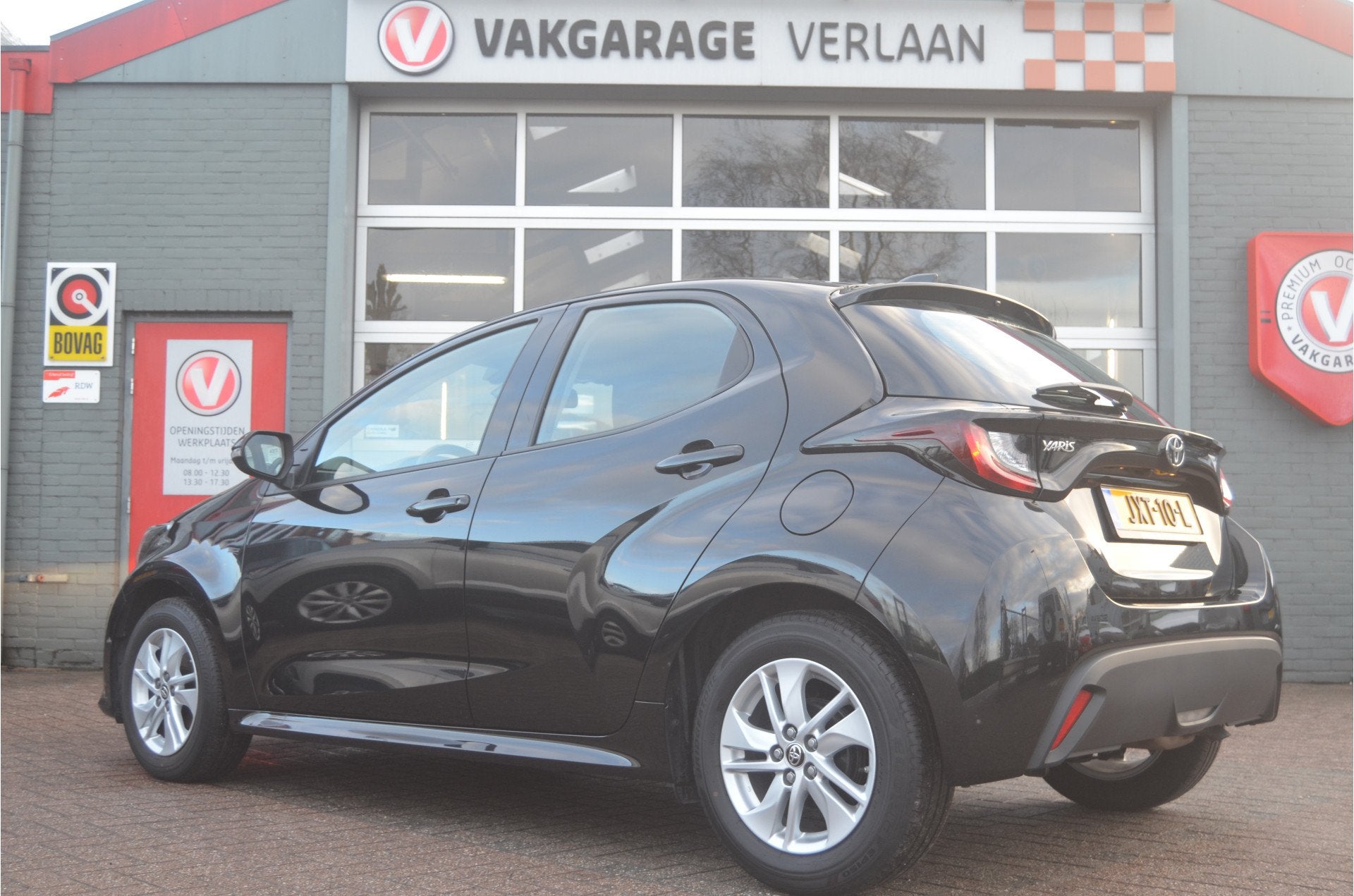 Toyota Yaris 1.5 VVT-i Business camera 12 mnd. gar., Auto's, Toyota, Stoelverwarming, Gebruikt, Euro 6, Zwart