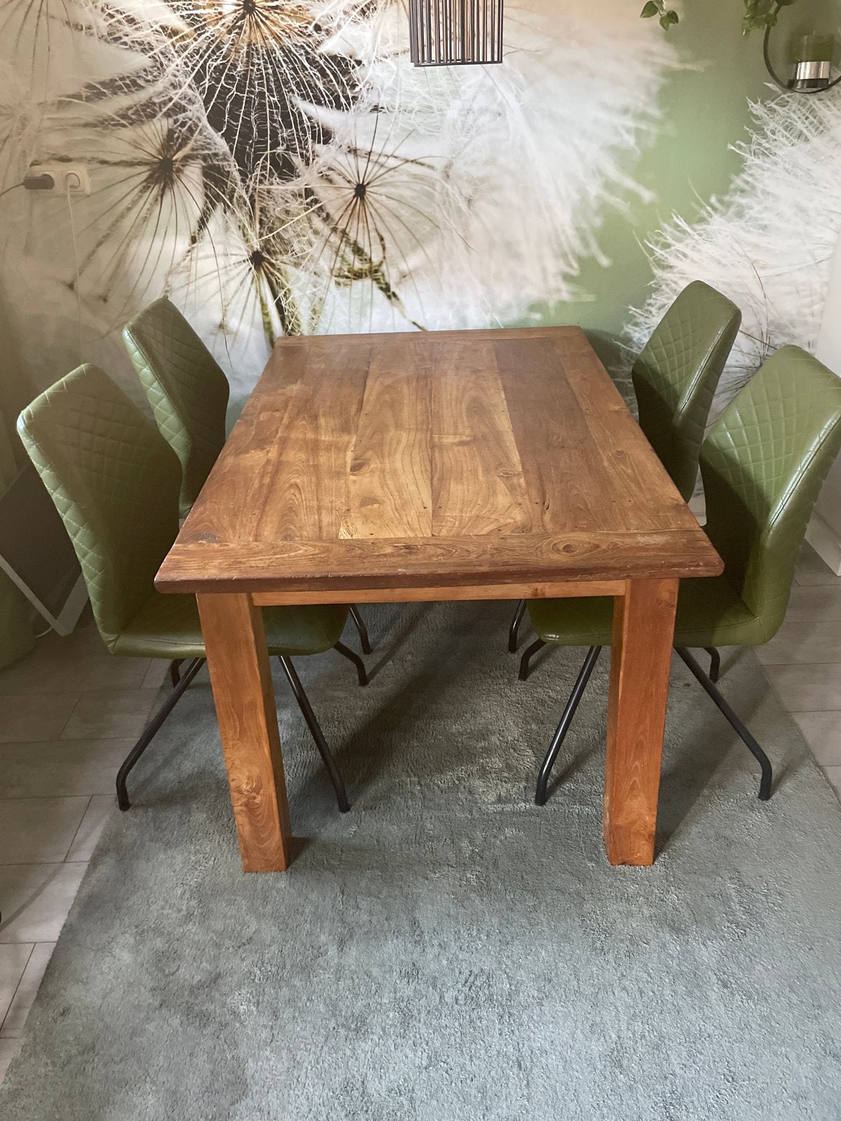 Massief houten eettafel met 4 groene stoelen, Ophalen, Gebruikt, 100 tot 150 cm, 50 tot 100 cm