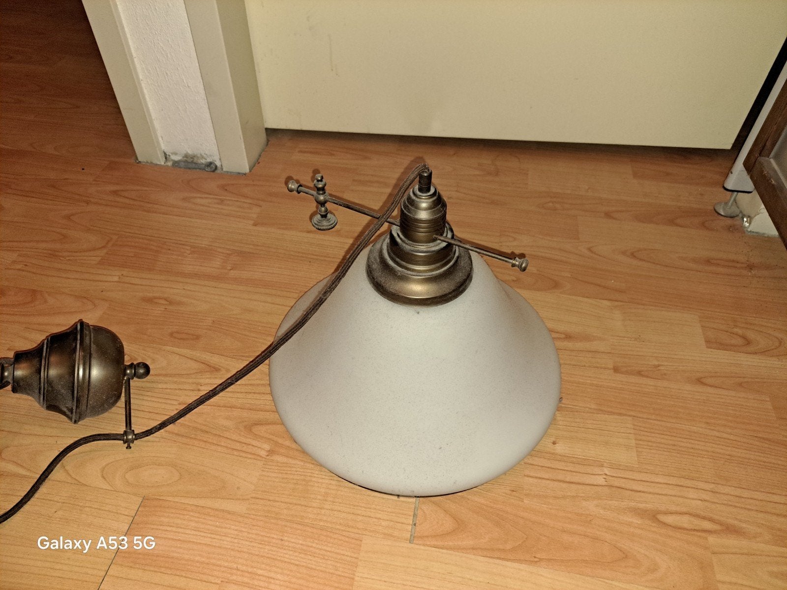 Mooie hanglamp met melkglas, Huis en Inrichting, Lampen | Hanglampen, Ophalen, Zo goed als nieuw, Glas, Retro