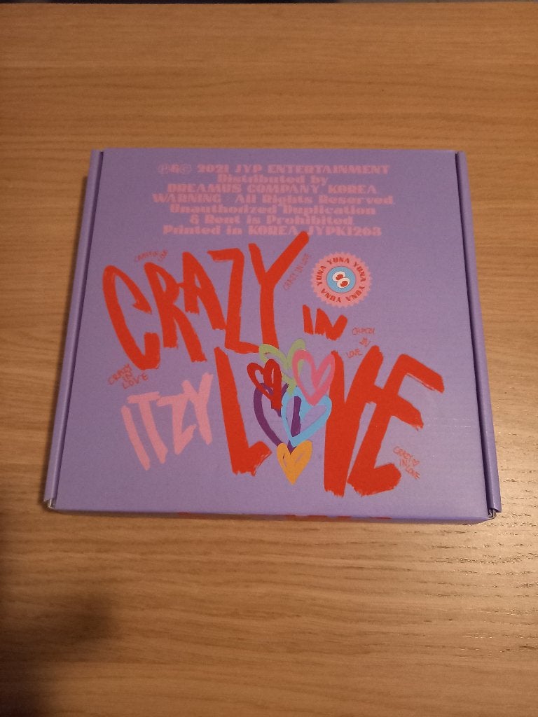 itzy, crazy in love, Ophalen of Verzenden, Zo goed als nieuw