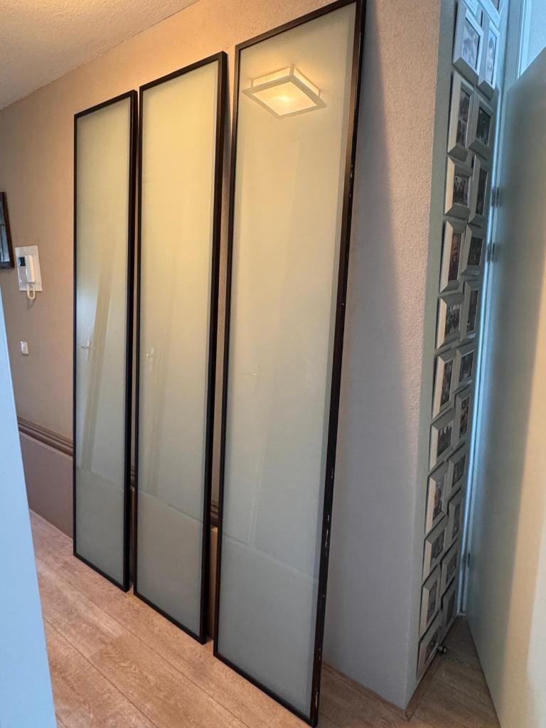 3 Ikea deuren Fevik zwart frosted voor PAX kasten, Huis en Inrichting, Ophalen, Zo goed als nieuw