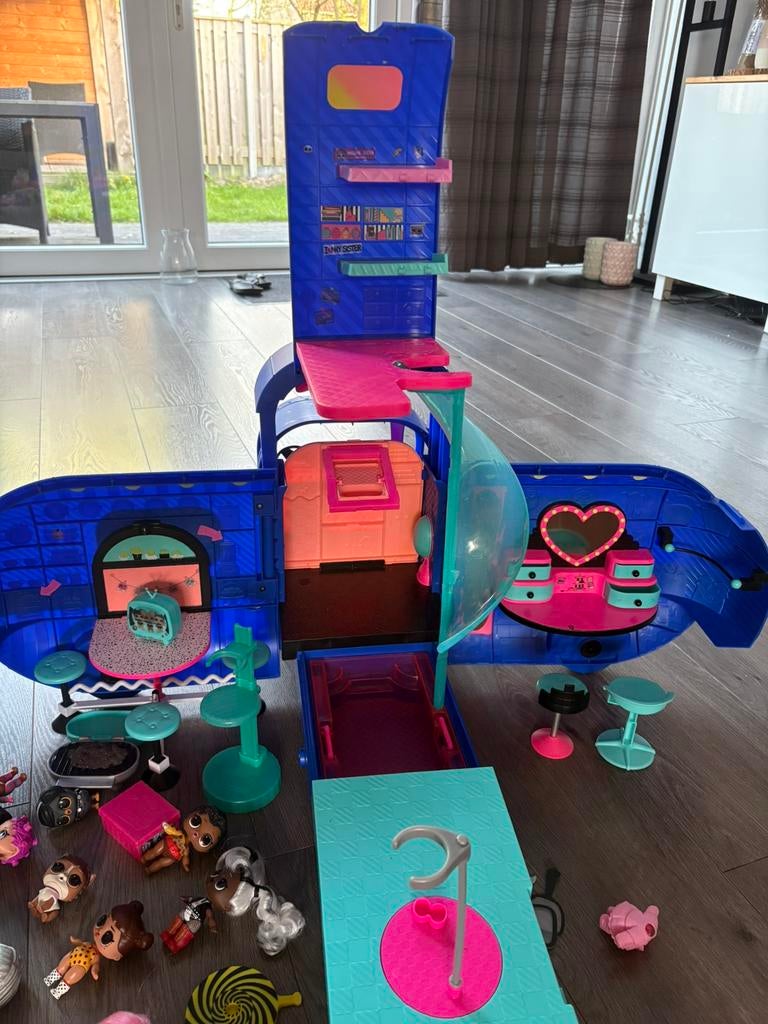 Lol camper met veel poppen en accessoires, Ophalen, Gebruikt