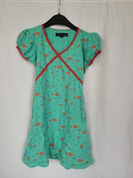 Leuke groene jurk mt 116/122 merk Petit Louie, Kinderen en Baby's, Meisje, ., Ophalen of Verzenden, Zo goed als nieuw