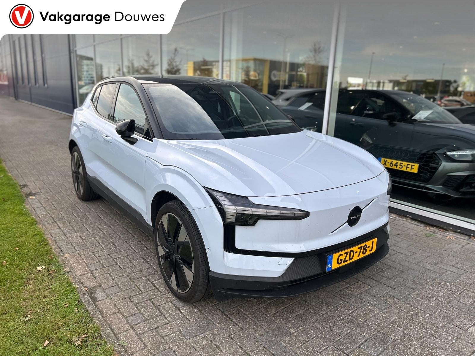 Volvo EX30 Twin Motor Performance Ultra 69 kWh |NAP|DOH|1e e, Automaat, Gebruikt, Blauw, Leder en Stof