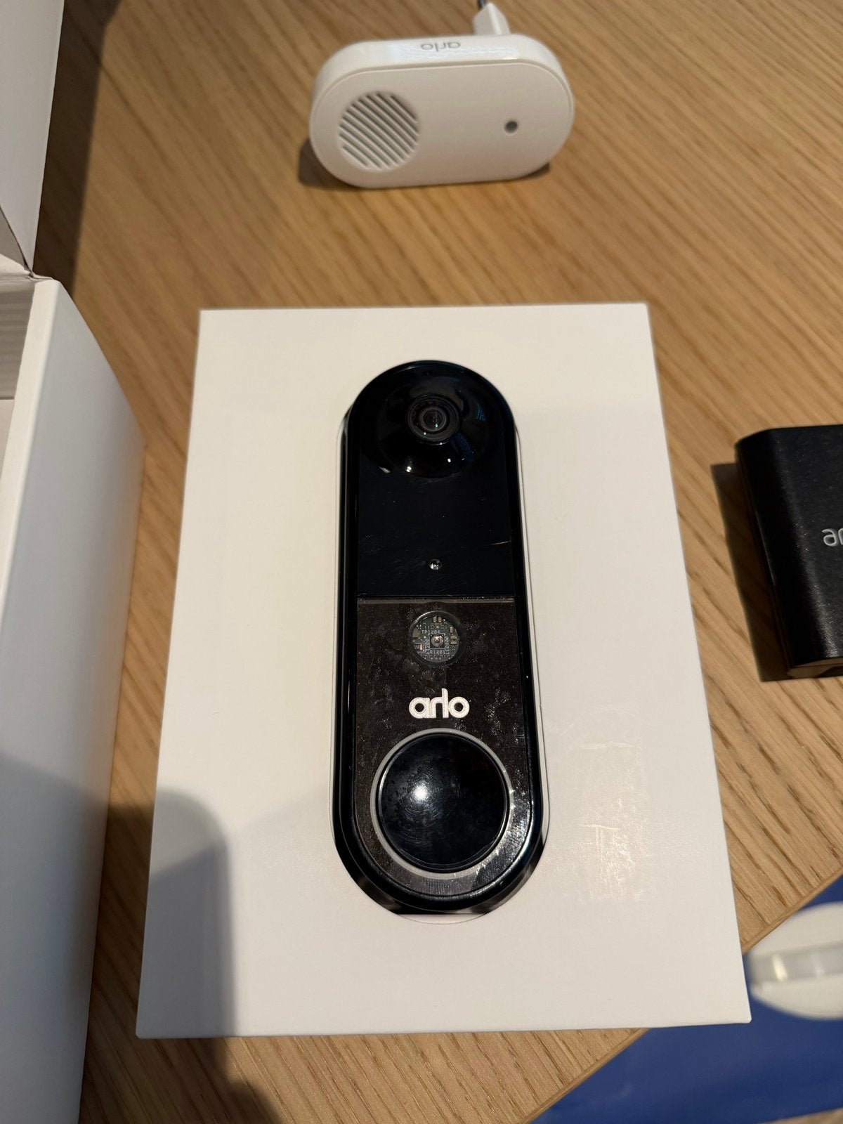 Arlo Essential Video Deurbel + Extra Batterij & Chime 2, Huis en Inrichting, Ophalen of Verzenden, Bewegingsdetectiesensor, Zo goed als nieuw