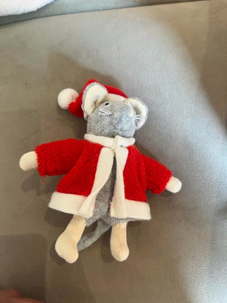 Kerstmuis knuffel in kerstmanpakje, Muis, Gebruikt, Ophalen of Verzenden, Klein (minder dan 20 cm)