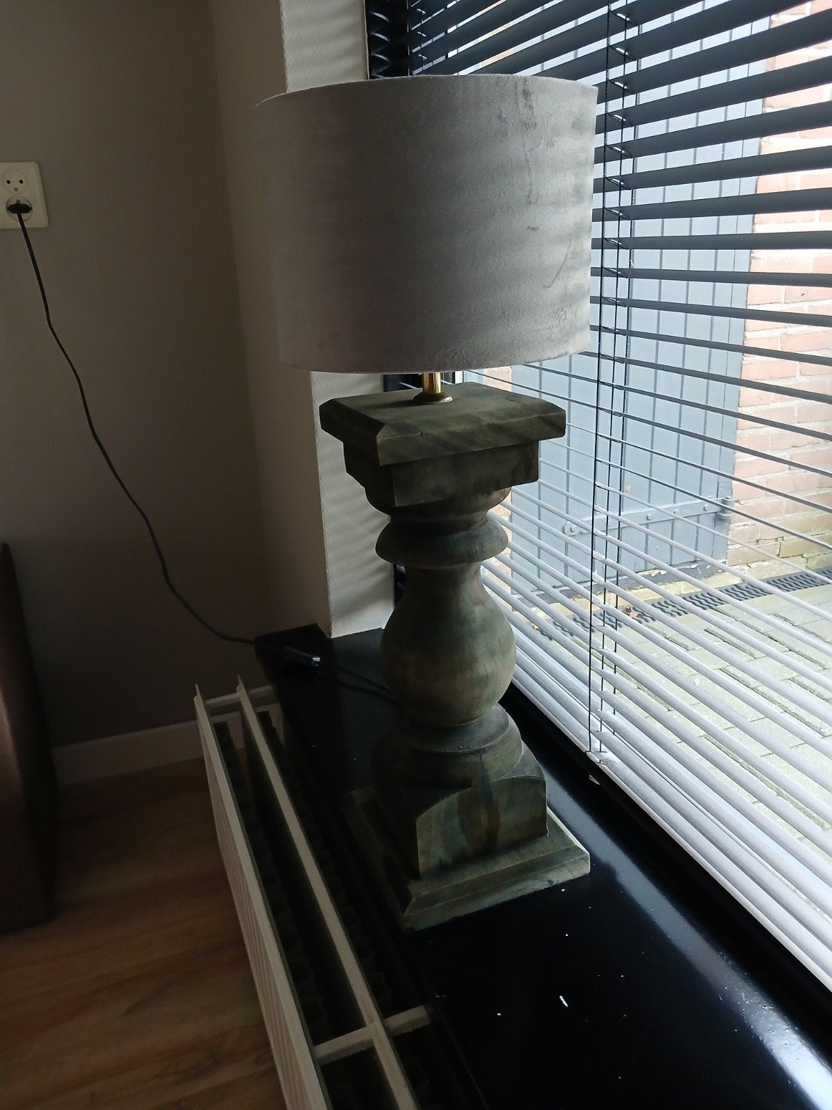 Balluster lamp, Ophalen