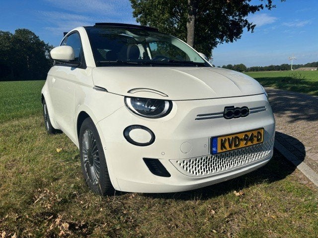 Fiat 500C 42kWh 118pk Aut 2023 Wit BTW auto, Auto's, Stof, Cabriolet, 4 stoelen, Wit