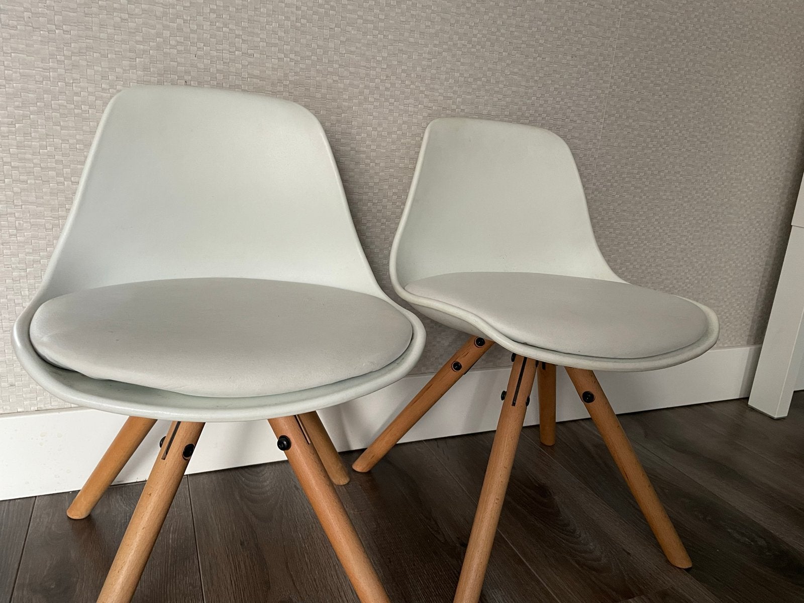 Mooie peuter- / kleuterstoelen tot 6-7 jaar, Ophalen, Gebruikt, Twee, Wit