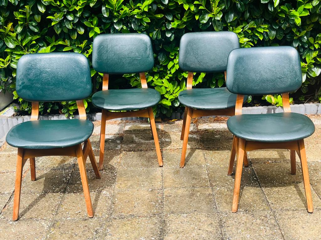 Set vintage houten stoelen groen  skai bekleding jaren 70, Huis en Inrichting, Stoelen, Ophalen of Verzenden, Zo goed als nieuw