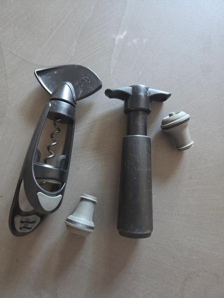 Vacuvin Wijnsaver (vacuüm trekken) en kurkentrekker, Overige typen, Kunststof, Ophalen of Verzenden, Zo goed als nieuw