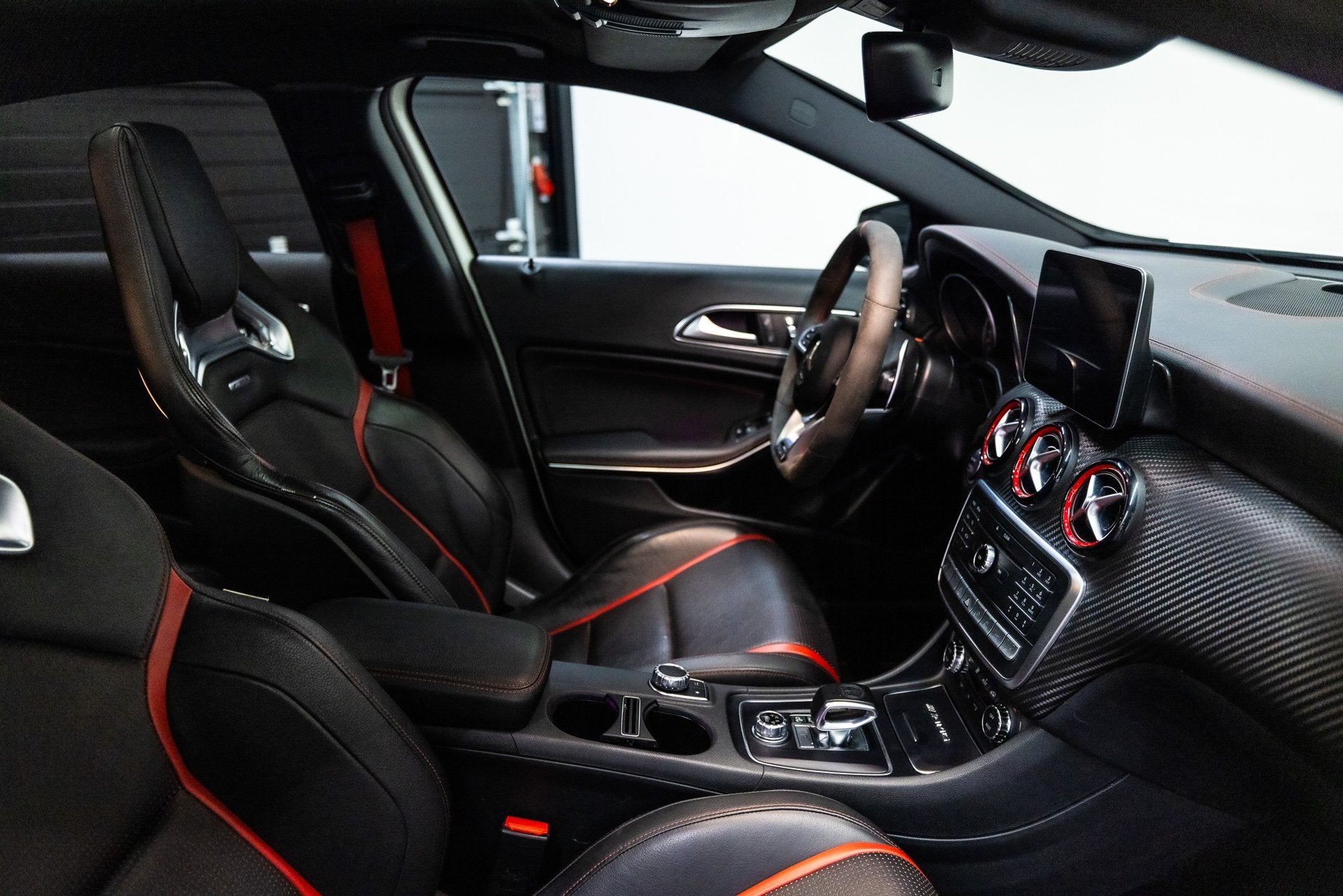 Mercedes-Benz A-Klasse AMG 45 4MATIC (bj 2016, automaat), Auto's, Mercedes-Benz, Automaat, Gebruikt, Wit, Bedrijf