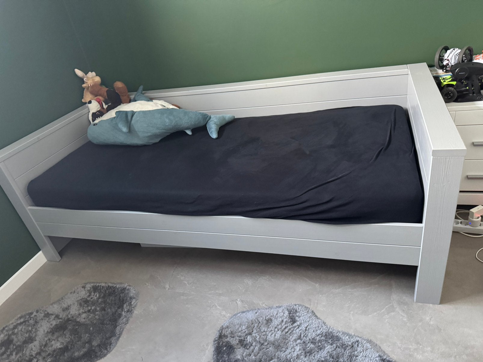 Bed met bijbehorende kleding kast, Kinderen en Baby's, Kinderkamer | Bedden, Ophalen, 85 tot 100 cm, Zo goed als nieuw, Lattenbodem