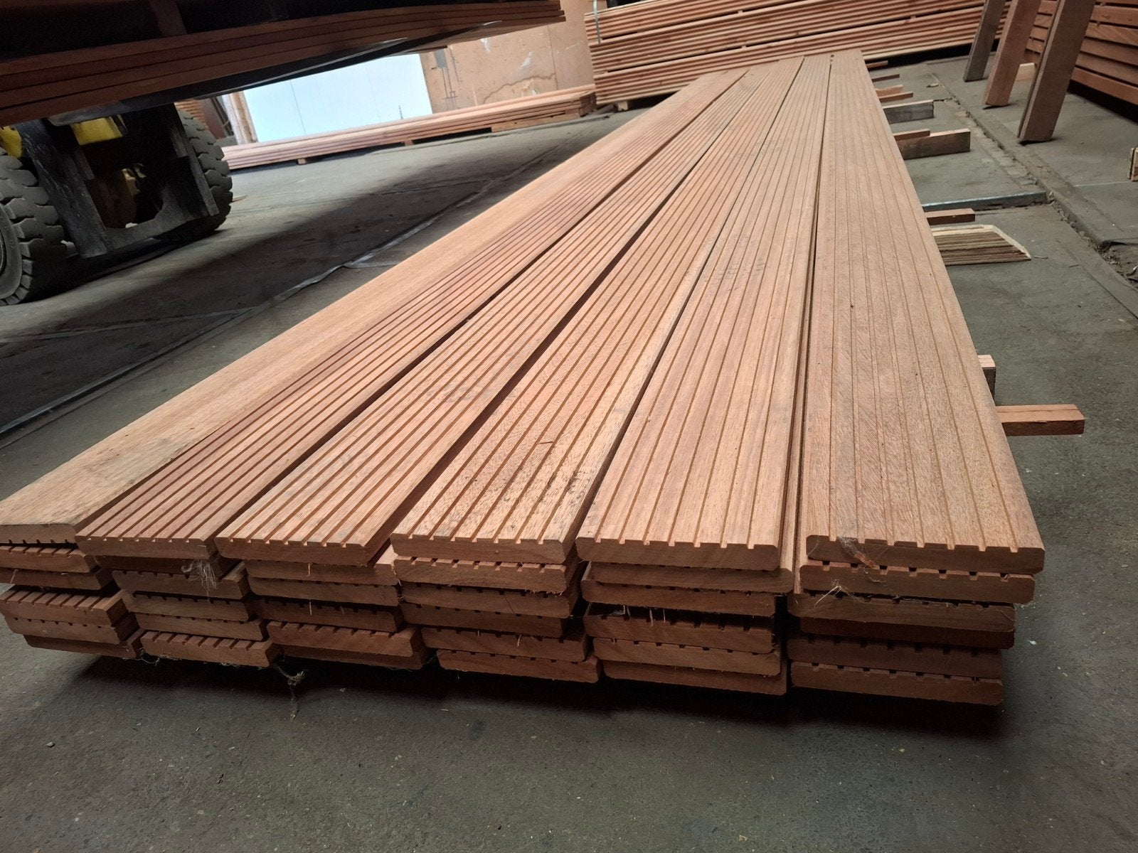 restpartij vlonderplanken hardhout 420 cm 37 st bezorgen mog, Ophalen, Nieuw, A, Hout
