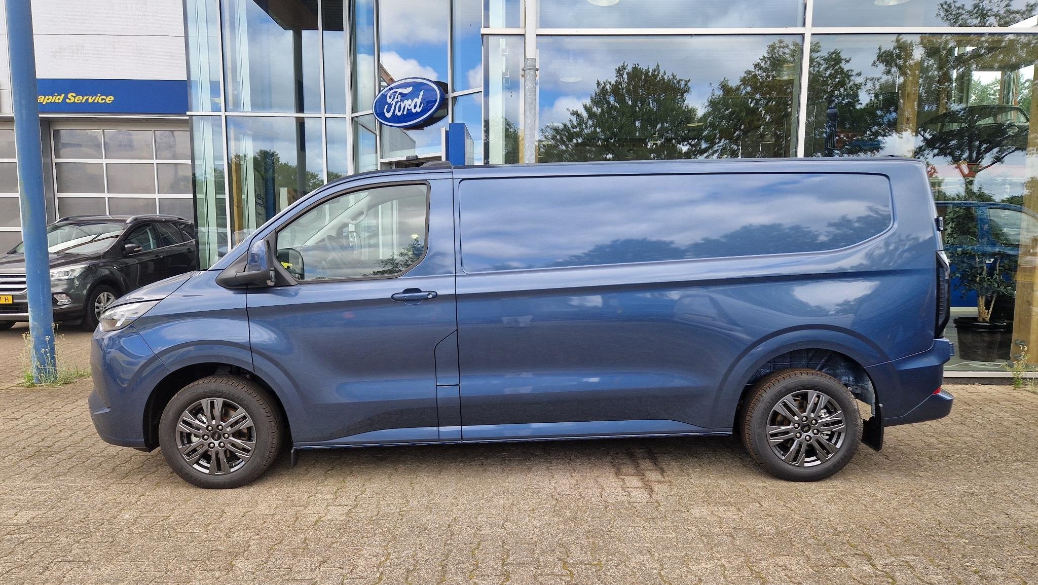 Ford Transit Custom 320 2.5 PHEV L2H1 Limited | 233pk | Driv, Auto's, Bestelauto's, Gebruikt, Euro 6, 4 cilinders, Blauw