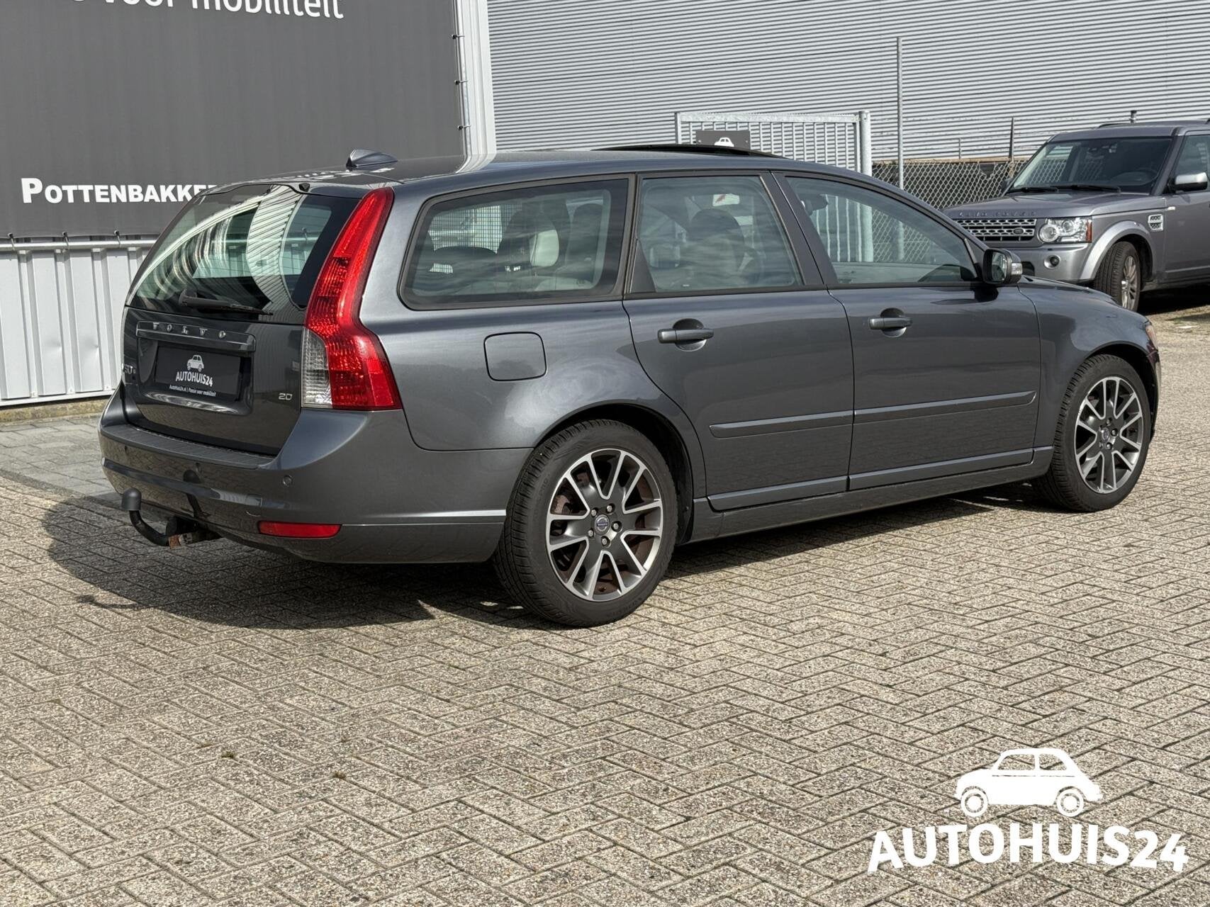 Volvo V50 2.0 145pk Summum bj2009 Trekhaak|Leder|Xenon|Navi, Gebruikt, Beige, 4 cilinders, 1283 kg