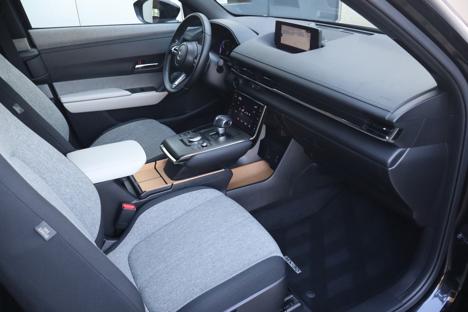 Mazda MX-30 e-SkyActiv 145 36 kWh - NL Auto! Head Up I Adap, Auto's, Stof, Gebruikt, 35 kWh, Zwart