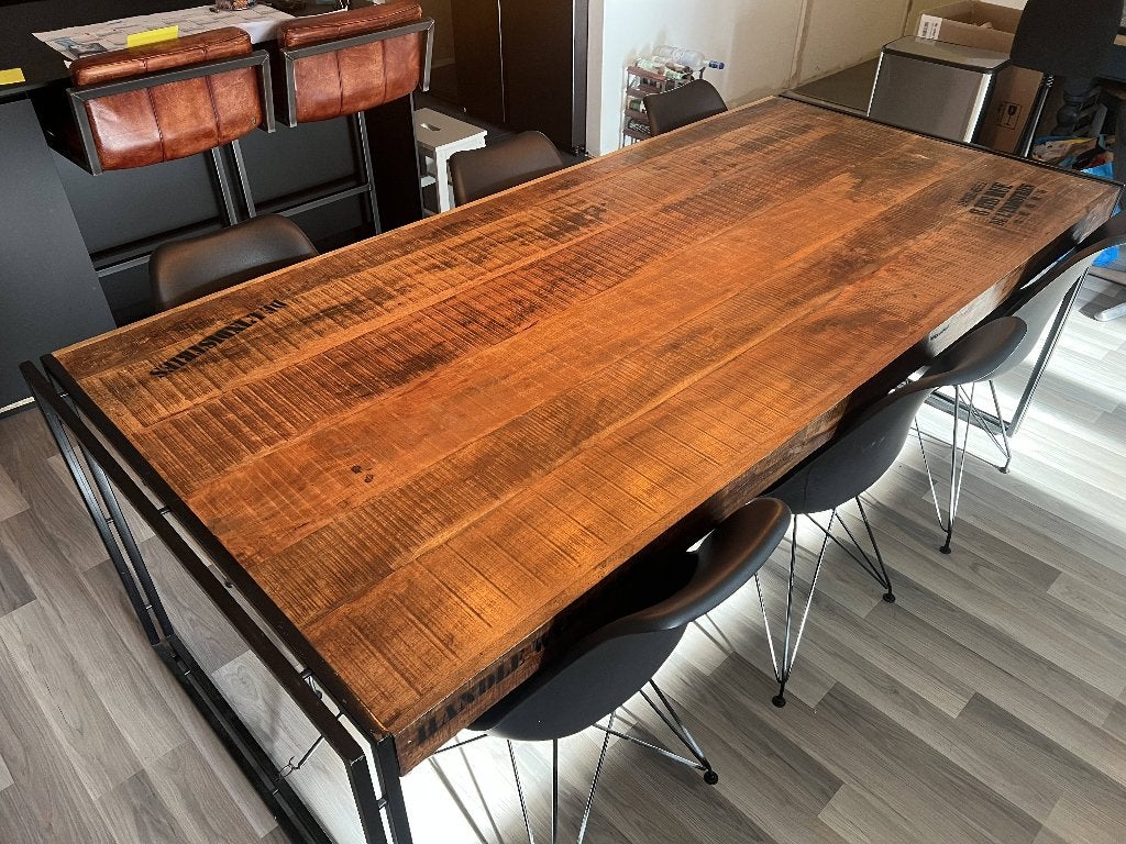 Dining table, Ophalen, Strong sturdy table potential to seat 8, 50 tot 100 cm, Zo goed als nieuw