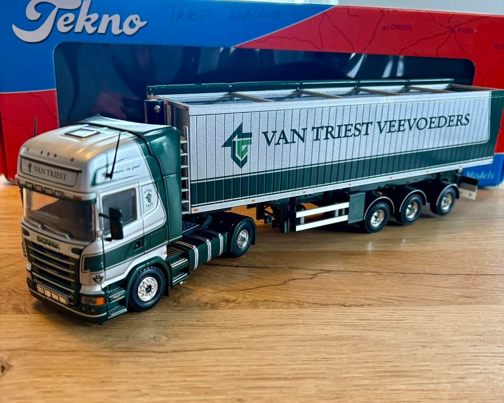 Tekno Scania R 620 Van Triest Veevoeders 1:50, Ophalen of Verzenden, Nieuw, Bus of Vrachtwagen, Tekno