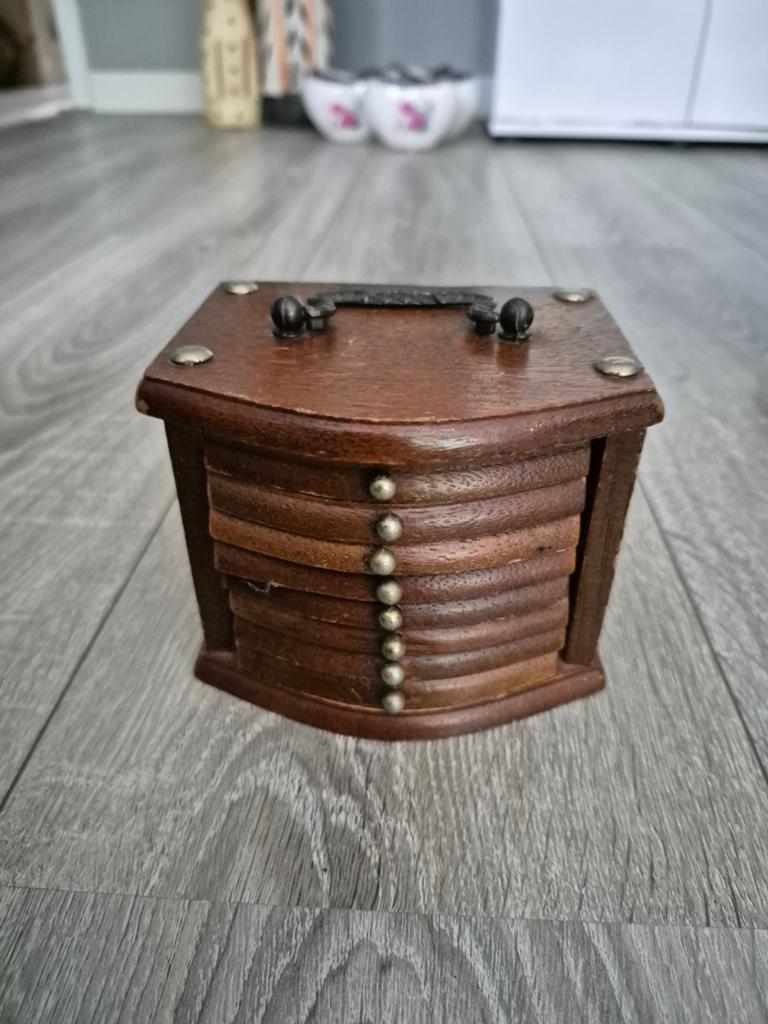 Vintage houten onderzetters met houder, Gebruikt, Ophalen of Verzenden, Bruin, Vintage