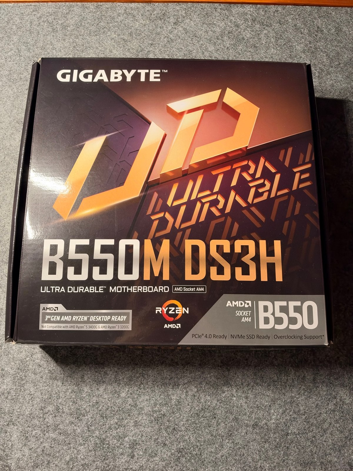 Gigabyte B550M DS3H AMD AM4 Moederbord, Computers en Software, Ophalen of Verzenden, Zo goed als nieuw, AMD, DDR4