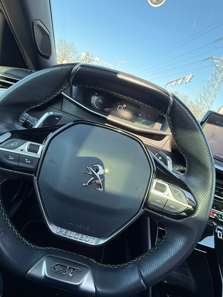 Foto 13 van Peugeot 2008 GT LINE 1.2 156pk Eat8 Pano/3D/Carplay/Keyless