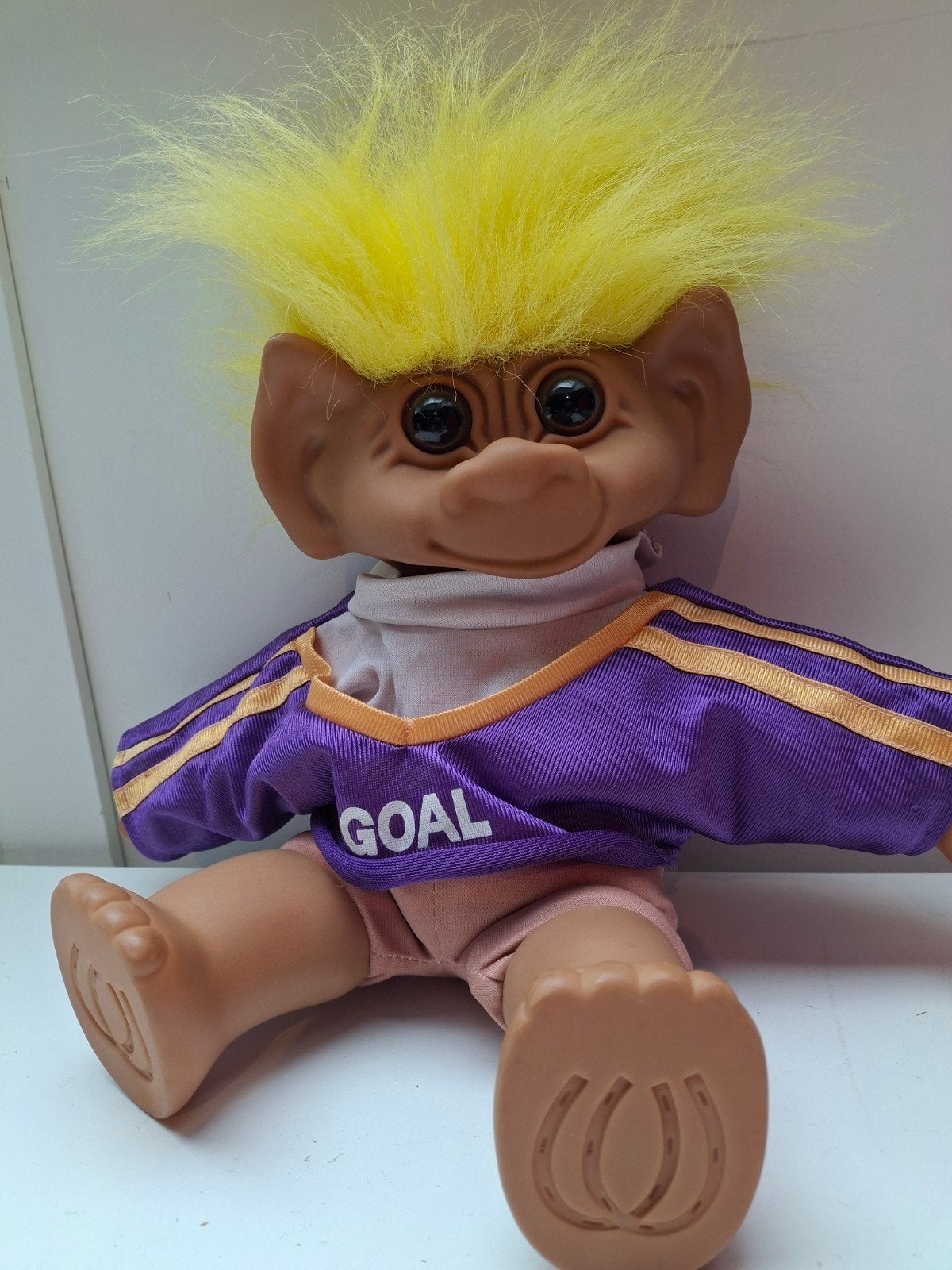 Vintage Trollpop met Geel Haar en Voetbaltenue, Ophalen of Verzenden, Gebruikt, Overige typen