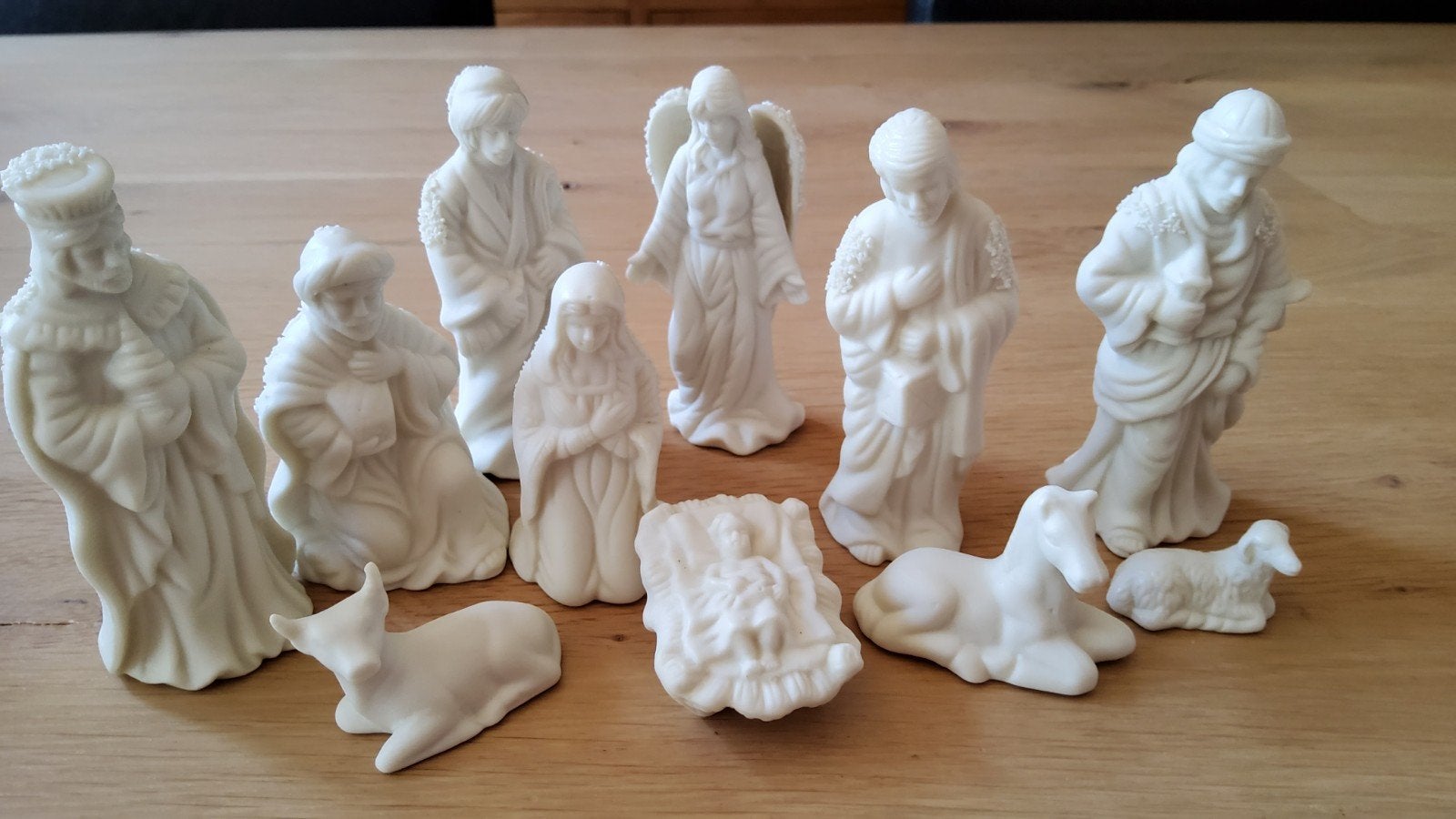 Vintage keramieken witten Kerstgroep met engel, Ophalen of Verzenden