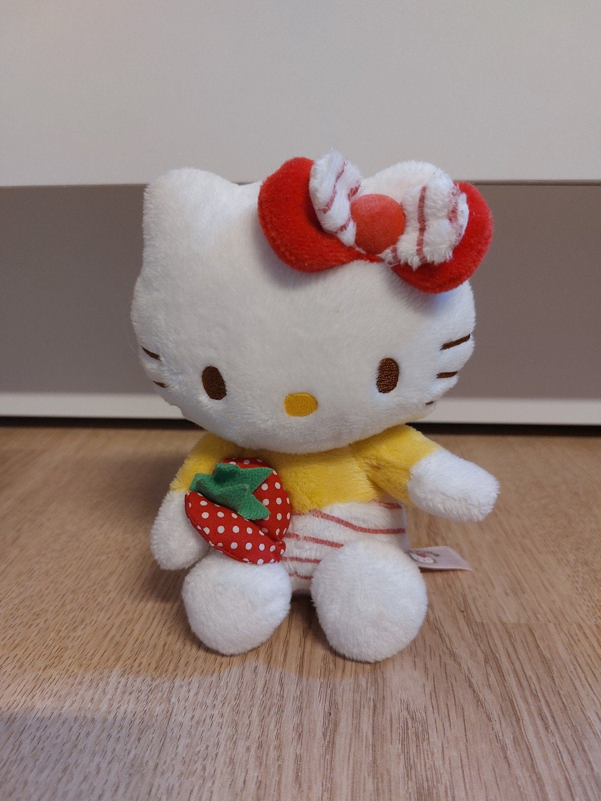 Hello kitty knuffeltje met aardbei 16 cm, Ophalen of Verzenden