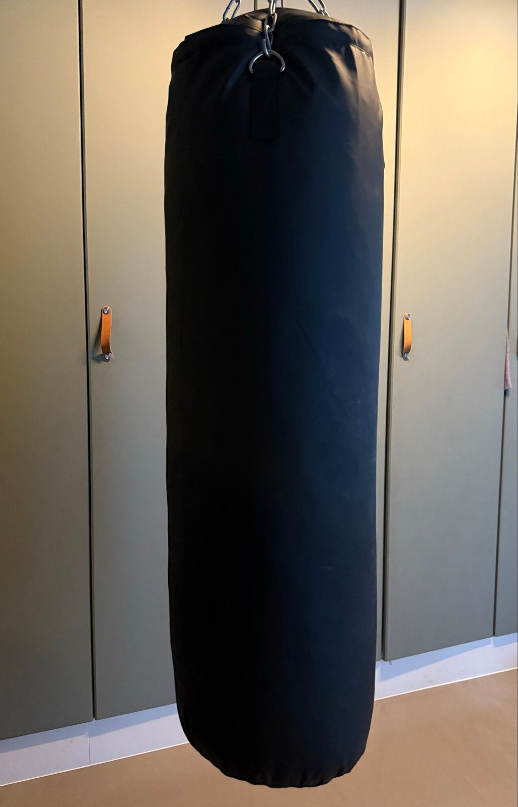 Zwarte bokszak - 40 kg, Ophalen, Zo goed als nieuw, Bokszak