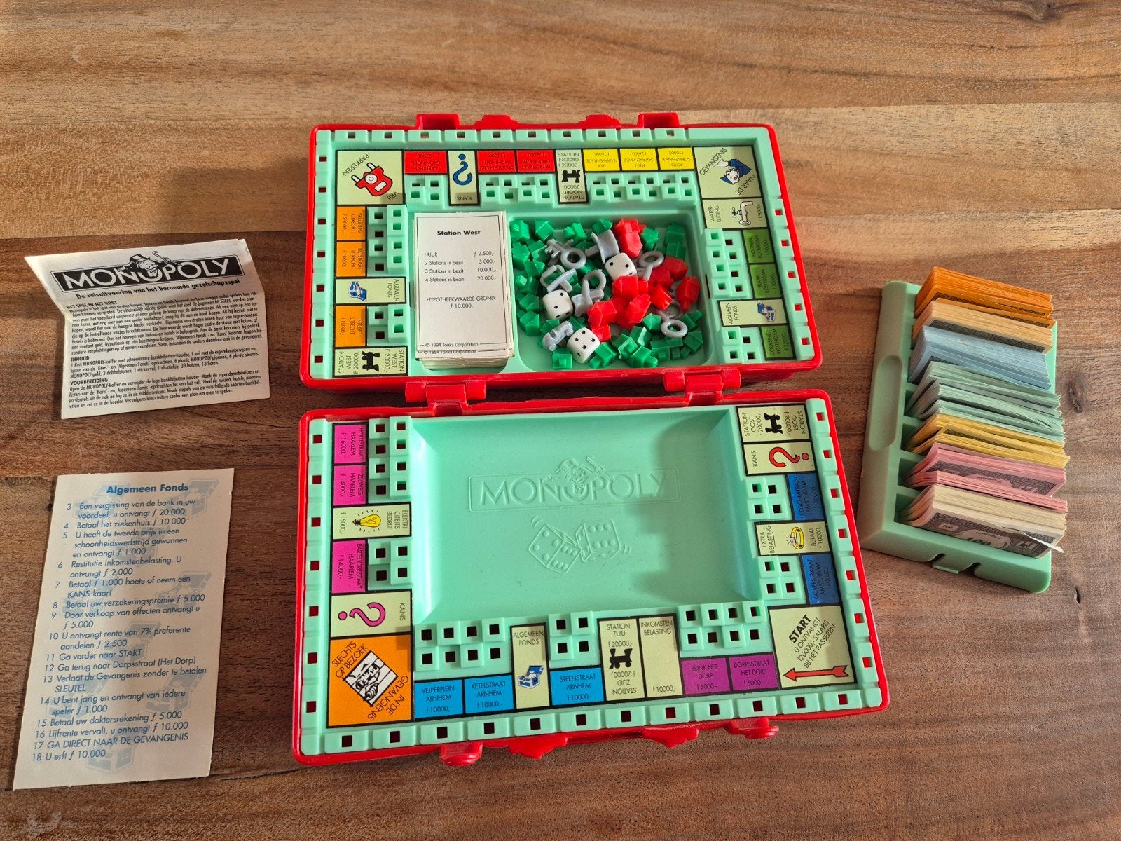 Monopoly Reisspel - Compact en Compleet, Parker Brothers, Ophalen of Verzenden, Zo goed als nieuw, Drie of vier spelers
