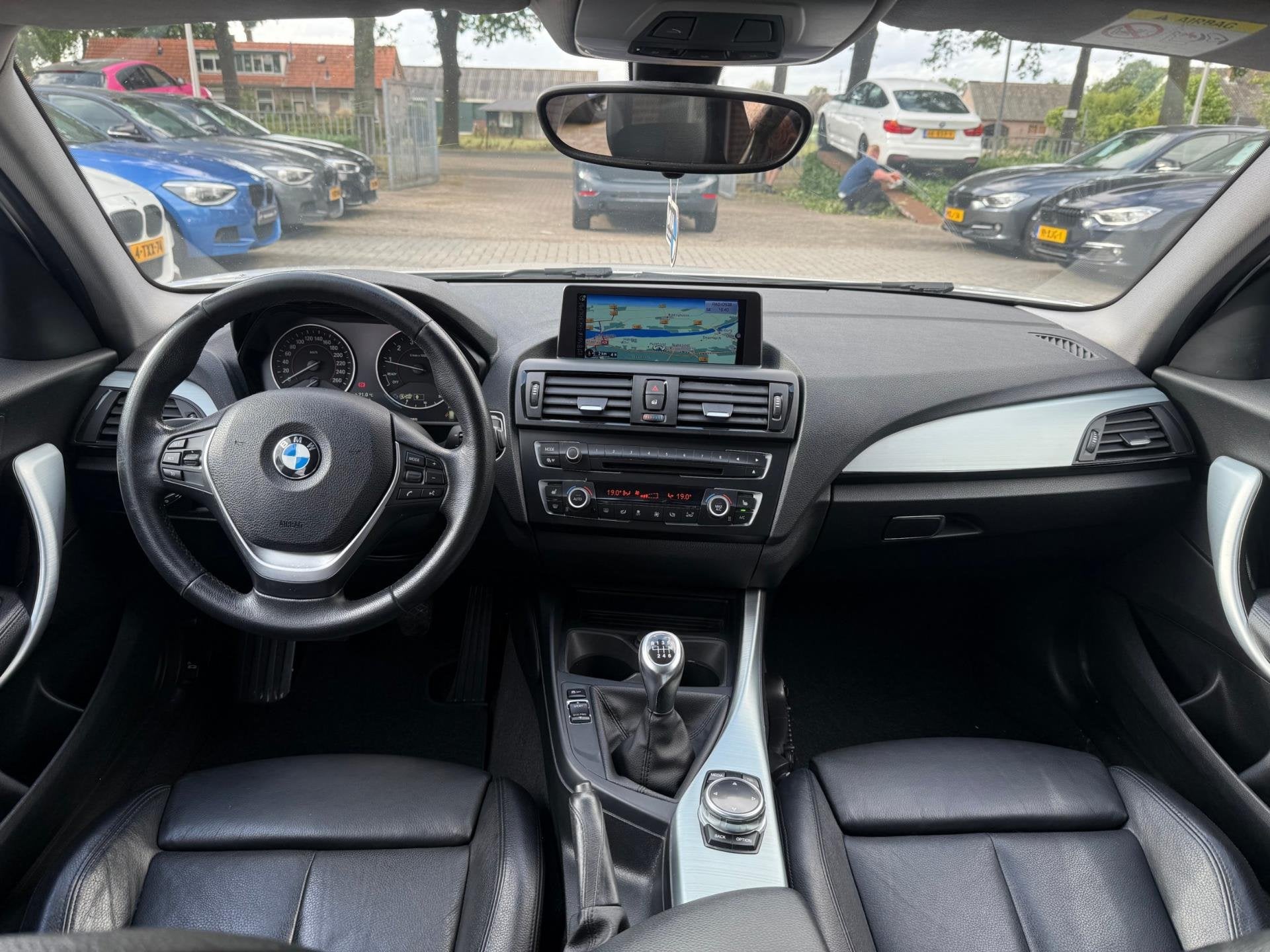 BMW 1-serie 116i High Executive Sport|Nieuwe Ketting + Kleps, Auto's, BMW, 1-Serie, Gebruikt, 4 cilinders, Wit