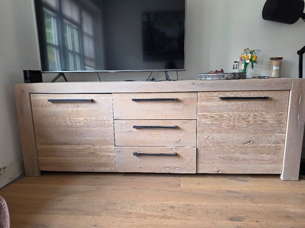Robuust houten dressoir Lucano