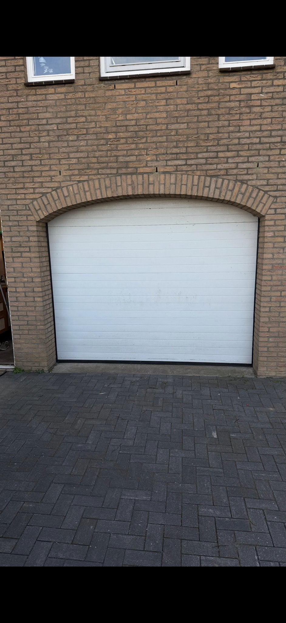 Witte sectionale garagedeur met elektrische opener, Ophalen, Gebruikt, Garagedeur, 120 cm of meer