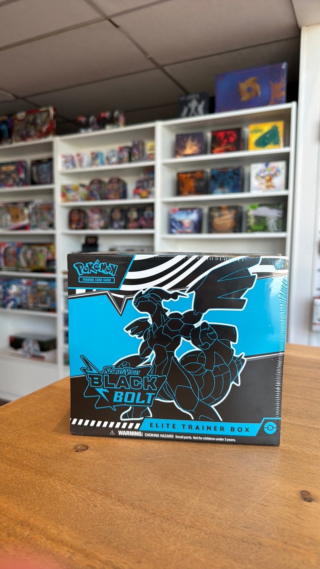 Pokémon Black Bolt elite trainer box, Ophalen of Verzenden, Zo goed als nieuw, Foil