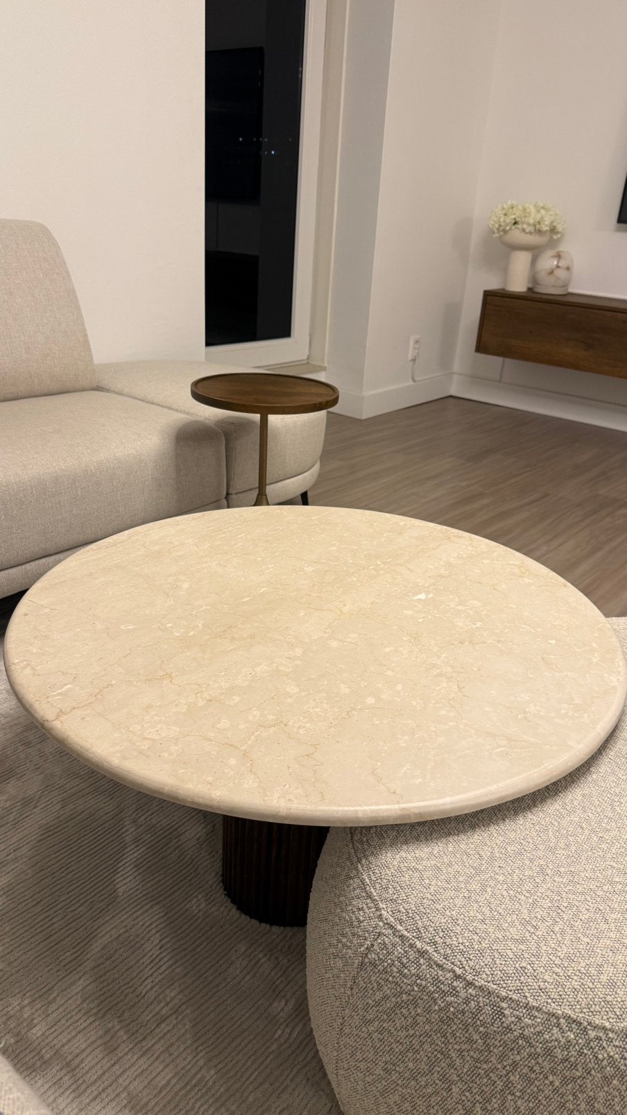 Eleonora xavi salontafel marmer beige en hout, Ophalen, Zo goed als nieuw, Rond, 50 tot 100 cm