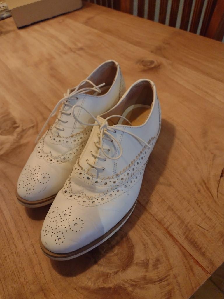 Witte Brogues met Veters - Maat 39, Ophalen of Verzenden, Zo goed als nieuw, Wit, Sneakers of Gympen