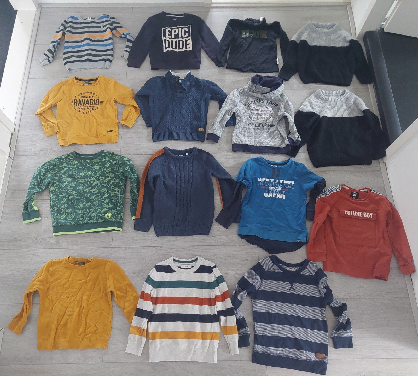 truien maat 116 jongen 116/122 trui sweater sweaters, Ophalen of Verzenden, Zo goed als nieuw, Jongen, Trui of Vest