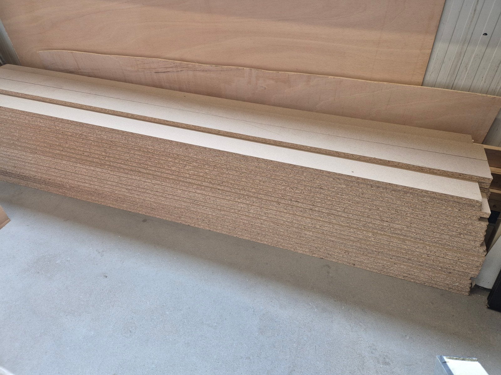 Ruim 80 spaanplaat stroken 260x11x2,2 xm, Ophalen, Minder dan 25 mm, Nieuw, 250 tot 300 cm